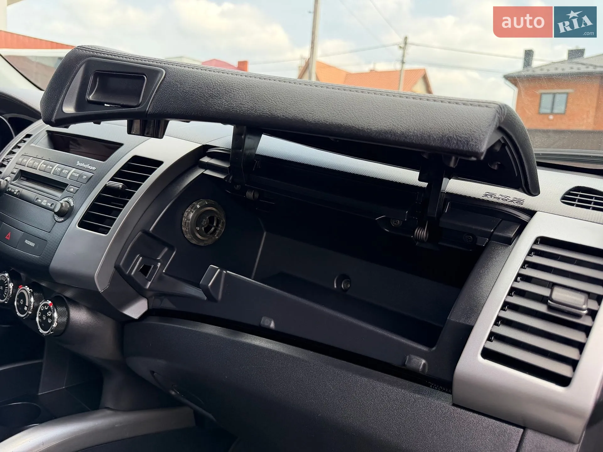 2011 Mitsubishi Outlander - мініатюра 155