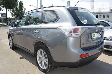 Внедорожник / Кроссовер Mitsubishi Outlander 2013 в Киеве