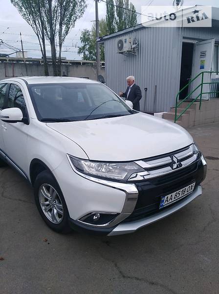 Внедорожник / Кроссовер Mitsubishi Outlander 2015 в Киеве