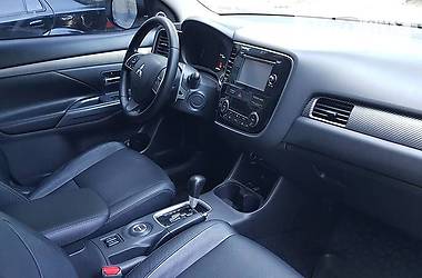 Позашляховик / Кросовер Mitsubishi Outlander 2012 в 