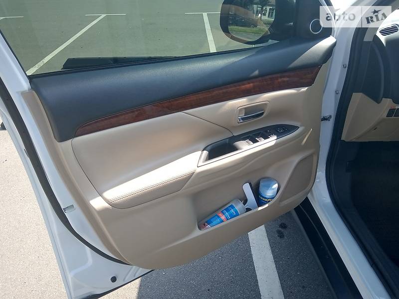 Внедорожник / Кроссовер Mitsubishi Outlander 2014 в Киеве