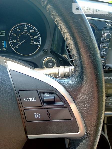 Внедорожник / Кроссовер Mitsubishi Outlander 2014 в Киеве