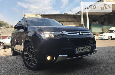 Позашляховик / Кросовер Mitsubishi Outlander 2014 в 