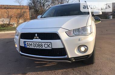 Внедорожник / Кроссовер Mitsubishi Outlander 2012 в Житомире