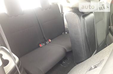 Позашляховик / Кросовер Mitsubishi Outlander 2014 в 