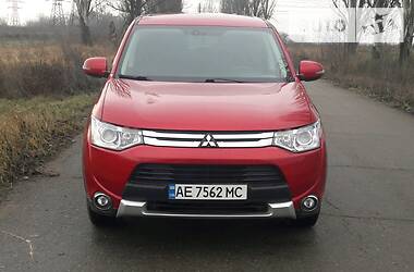 Позашляховик / Кросовер Mitsubishi Outlander 2014 в 