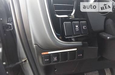 Позашляховик / Кросовер Mitsubishi Outlander 2013 в 