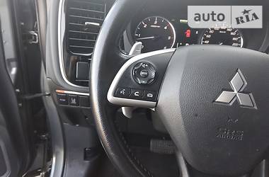Позашляховик / Кросовер Mitsubishi Outlander 2013 в 