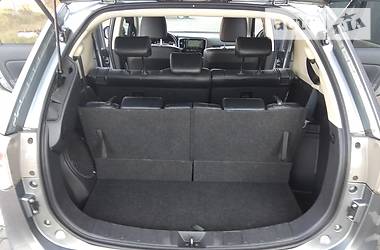 Позашляховик / Кросовер Mitsubishi Outlander 2013 в 