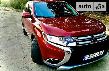 Позашляховик / Кросовер Mitsubishi Outlander 2015 в Києві