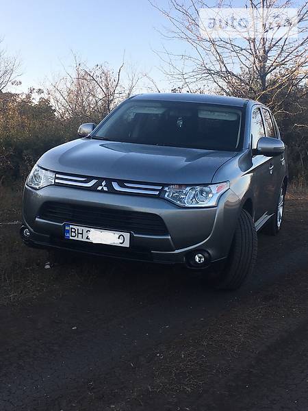 Внедорожник / Кроссовер Mitsubishi Outlander 2014 в Одессе