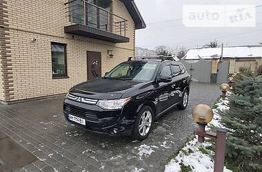 Внедорожник / Кроссовер Mitsubishi Outlander 2014 в Житомире