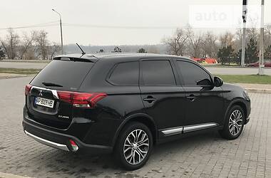 Внедорожник / Кроссовер Mitsubishi Outlander 2016 в Запорожье