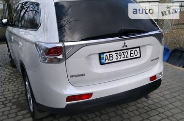 Позашляховик / Кросовер Mitsubishi Outlander 2014 в 