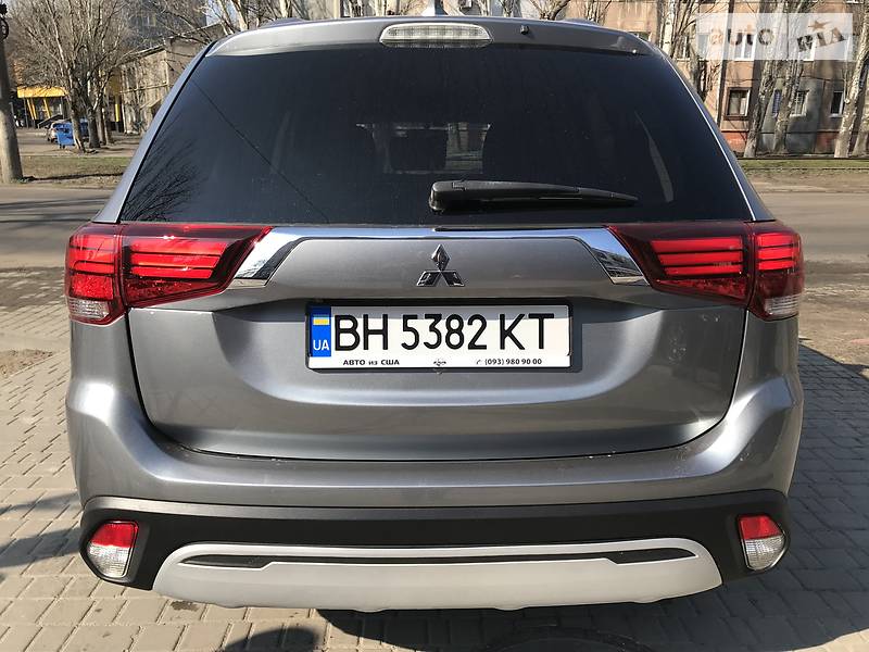 Позашляховик / Кросовер Mitsubishi Outlander 2018 в Одесі