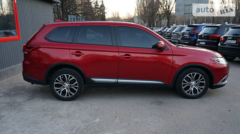 Внедорожник / Кроссовер Mitsubishi Outlander 2017 в Одессе