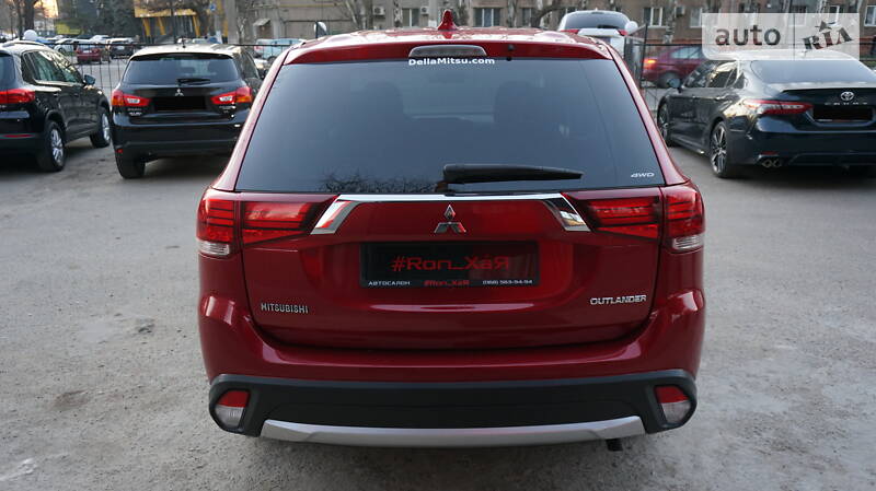 Внедорожник / Кроссовер Mitsubishi Outlander 2017 в Одессе