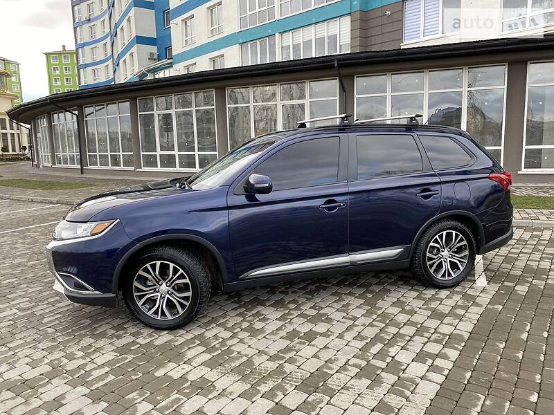 Позашляховик / Кросовер Mitsubishi Outlander 2016 в Івано-Франківську