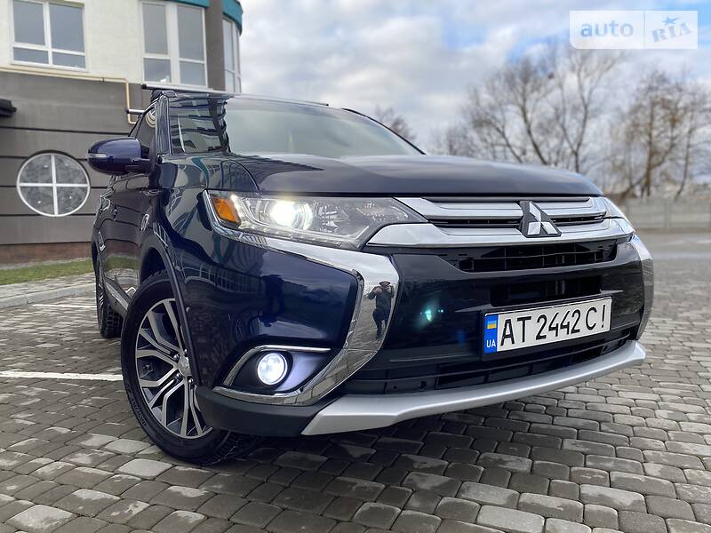 Позашляховик / Кросовер Mitsubishi Outlander 2016 в Івано-Франківську