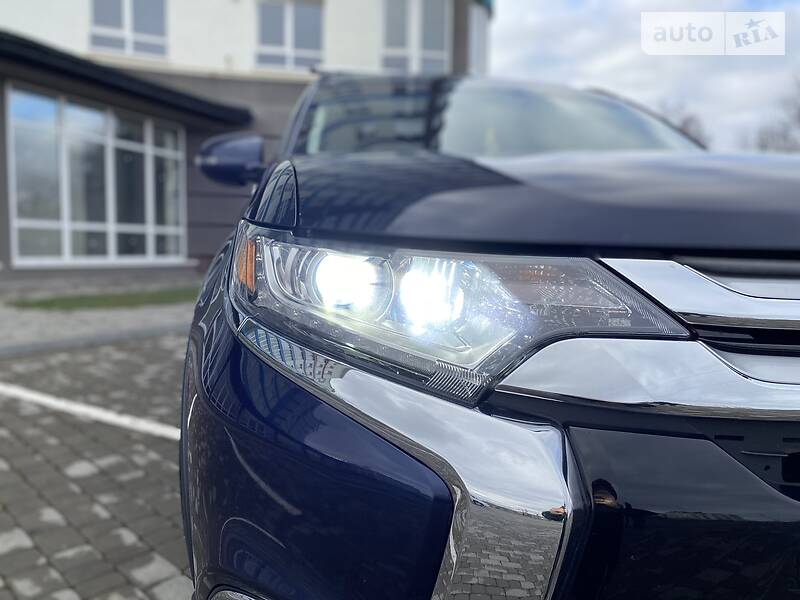 Позашляховик / Кросовер Mitsubishi Outlander 2016 в Івано-Франківську