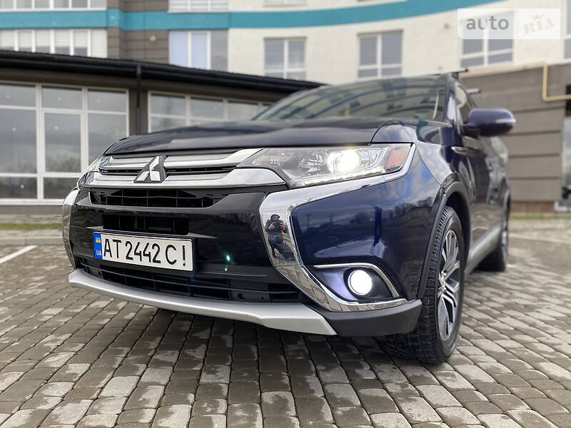Позашляховик / Кросовер Mitsubishi Outlander 2016 в Івано-Франківську