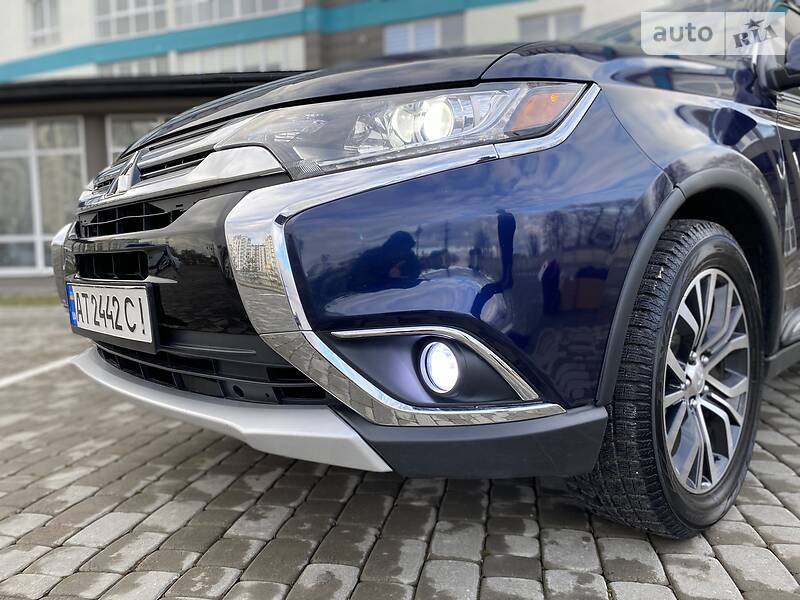 Позашляховик / Кросовер Mitsubishi Outlander 2016 в Івано-Франківську