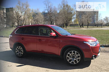 Позашляховик / Кросовер Mitsubishi Outlander 2014 в 