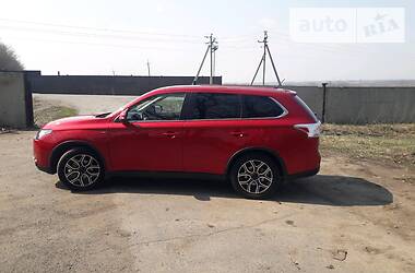 Позашляховик / Кросовер Mitsubishi Outlander 2014 в 