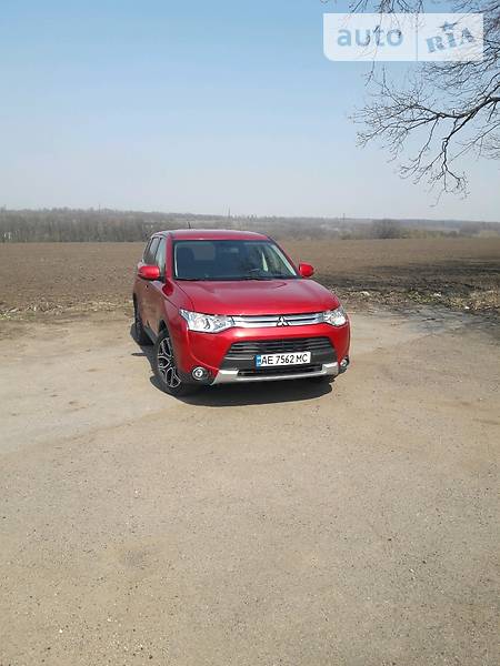 Позашляховик / Кросовер Mitsubishi Outlander 2014 в 