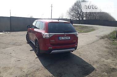 Позашляховик / Кросовер Mitsubishi Outlander 2014 в 