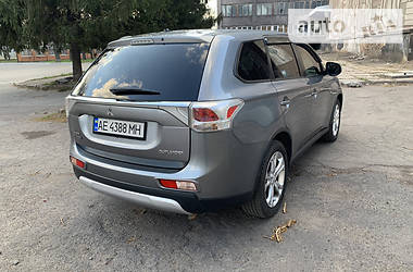 Позашляховик / Кросовер Mitsubishi Outlander 2015 в 