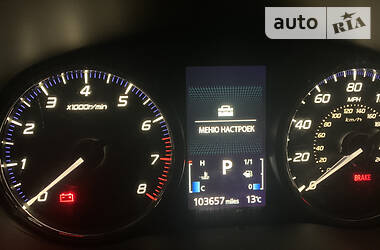 Позашляховик / Кросовер Mitsubishi Outlander 2015 в 