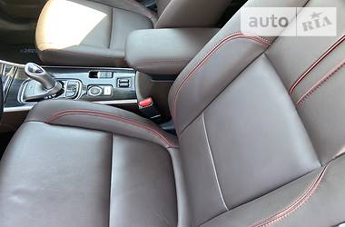 Позашляховик / Кросовер Mitsubishi Outlander 2017 в 