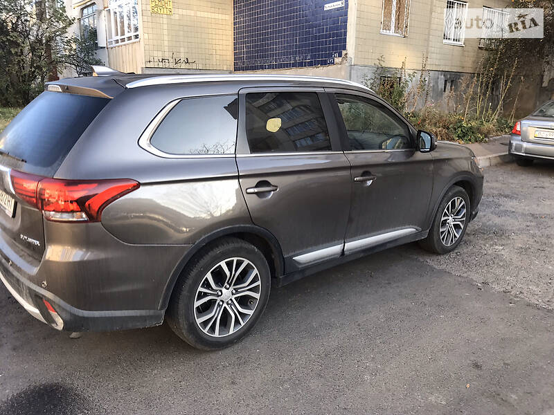 Позашляховик / Кросовер Mitsubishi Outlander 2018 в Львові