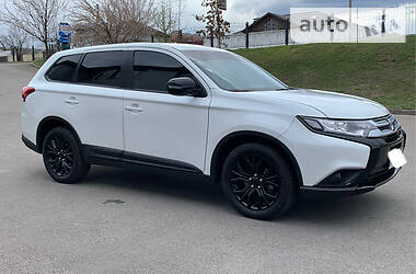 Позашляховик / Кросовер Mitsubishi Outlander 2016 в 