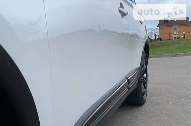 Позашляховик / Кросовер Mitsubishi Outlander 2016 в 
