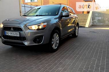 Позашляховик / Кросовер Mitsubishi Outlander 2013 в 