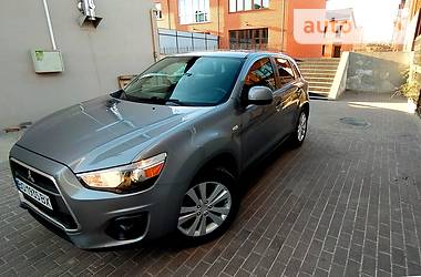 Позашляховик / Кросовер Mitsubishi Outlander 2013 в 