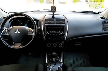 Позашляховик / Кросовер Mitsubishi Outlander 2013 в 