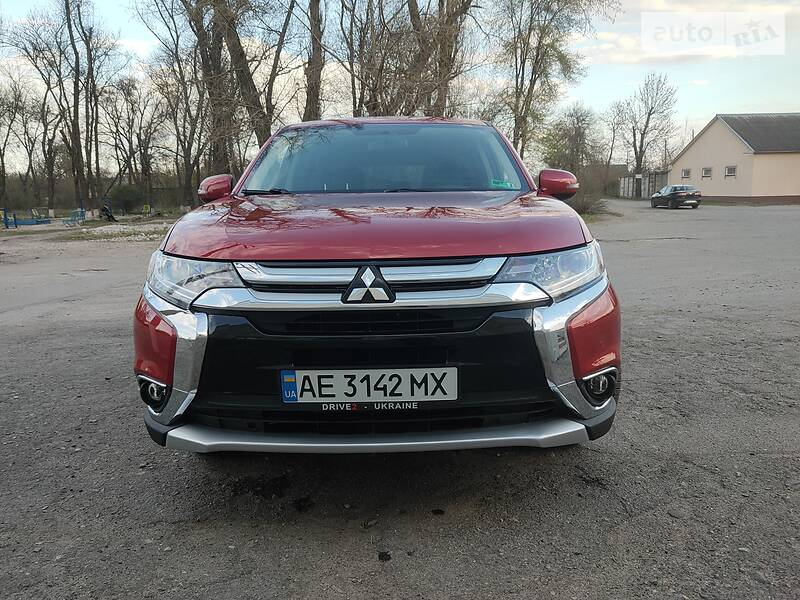 Позашляховик / Кросовер Mitsubishi Outlander 2015 в Новомосковську