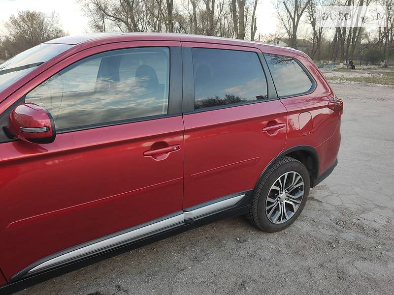 Позашляховик / Кросовер Mitsubishi Outlander 2015 в Новомосковську