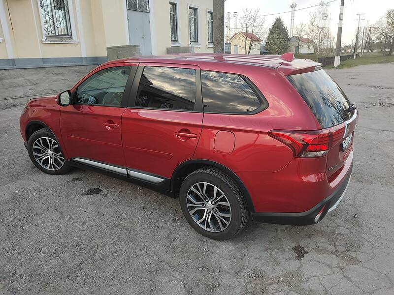 Позашляховик / Кросовер Mitsubishi Outlander 2015 в Новомосковську