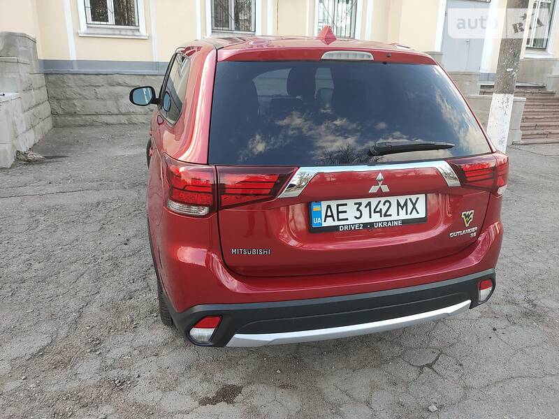 Позашляховик / Кросовер Mitsubishi Outlander 2015 в Новомосковську