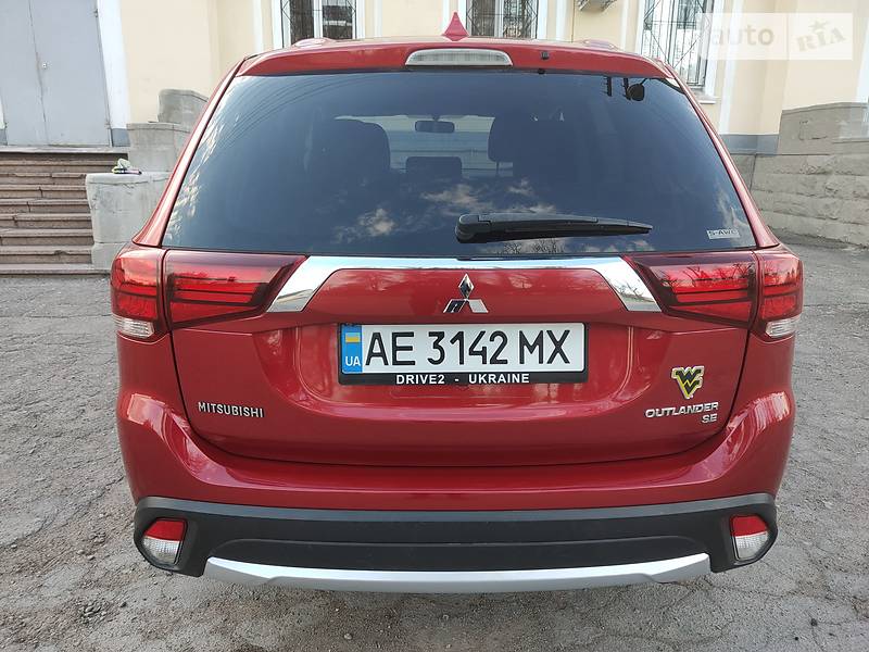Позашляховик / Кросовер Mitsubishi Outlander 2015 в Новомосковську