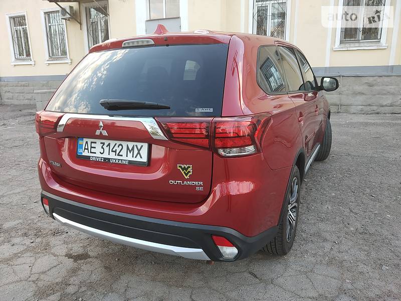Позашляховик / Кросовер Mitsubishi Outlander 2015 в Новомосковську