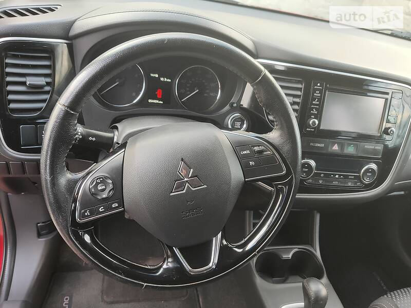 Позашляховик / Кросовер Mitsubishi Outlander 2015 в Новомосковську
