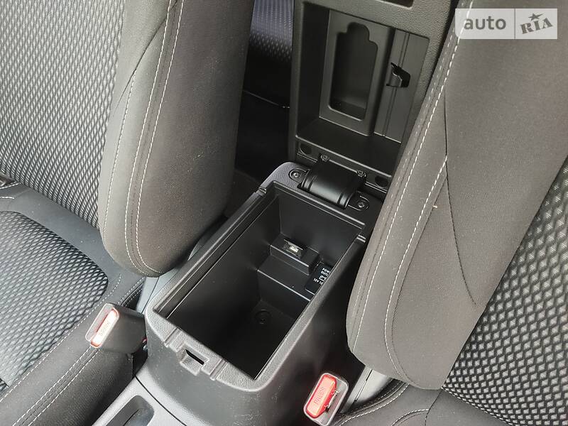 Позашляховик / Кросовер Mitsubishi Outlander 2015 в Новомосковську