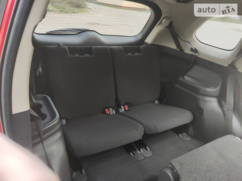 Позашляховик / Кросовер Mitsubishi Outlander 2015 в Новомосковську