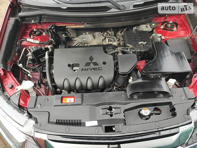 Позашляховик / Кросовер Mitsubishi Outlander 2015 в Новомосковську