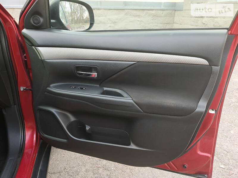 Позашляховик / Кросовер Mitsubishi Outlander 2015 в Новомосковську